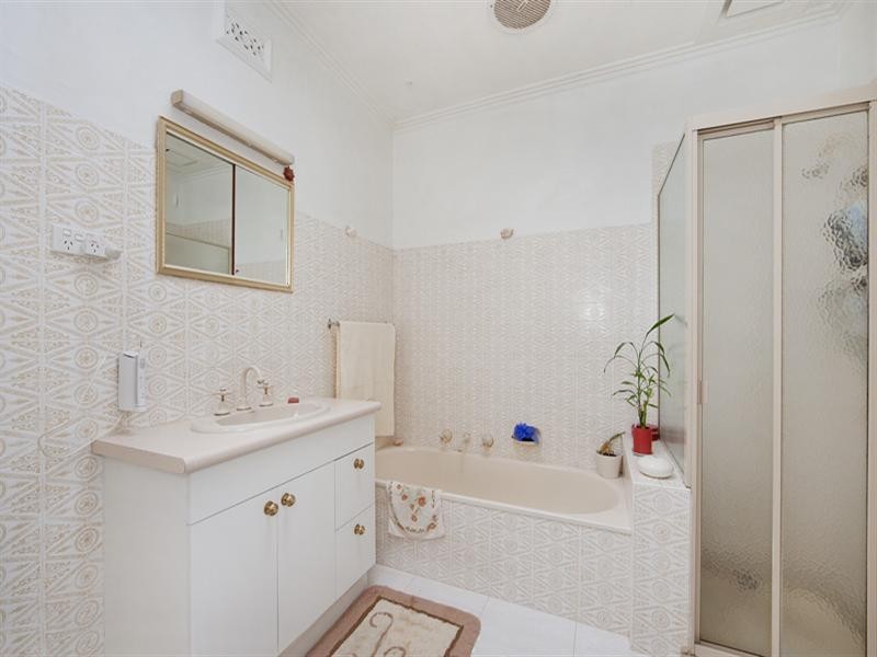 50 Bracken Grove, Altona VIC 3018