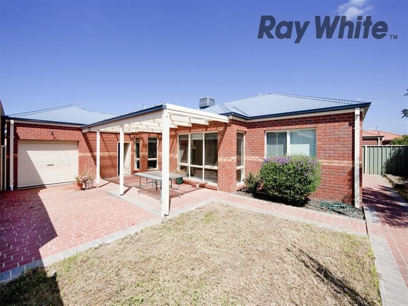 10 Finchley Road, Point Cook VIC 3030