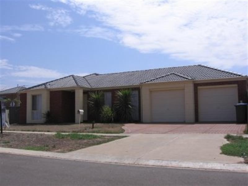 15 Moorgate Street, Point Cook VIC 3030