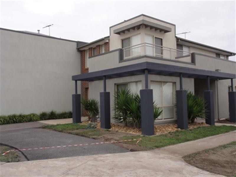 14 East Cornhill Drive, Point Cook VIC 3030