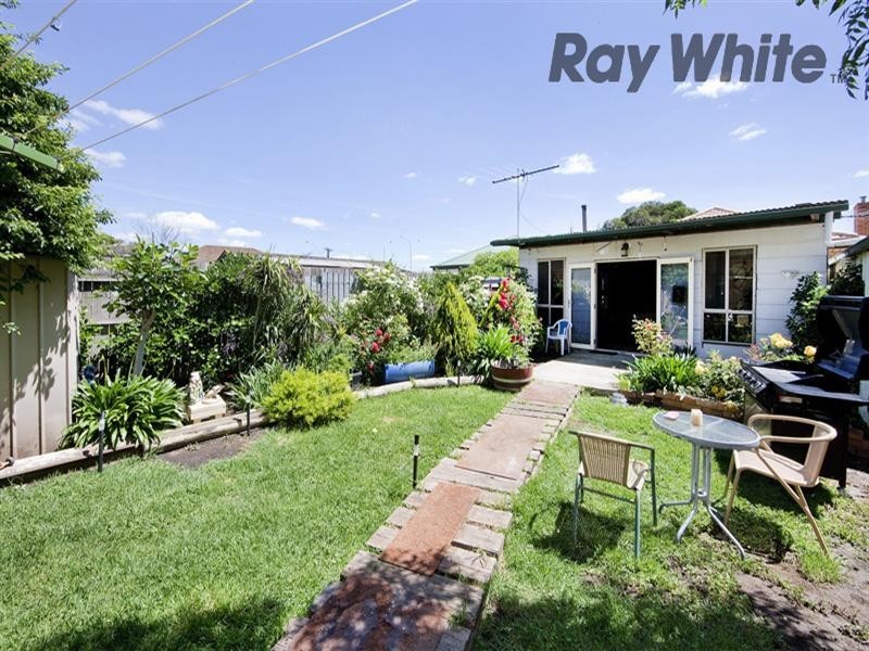19 Railway Avenue, Laverton VIC 3028