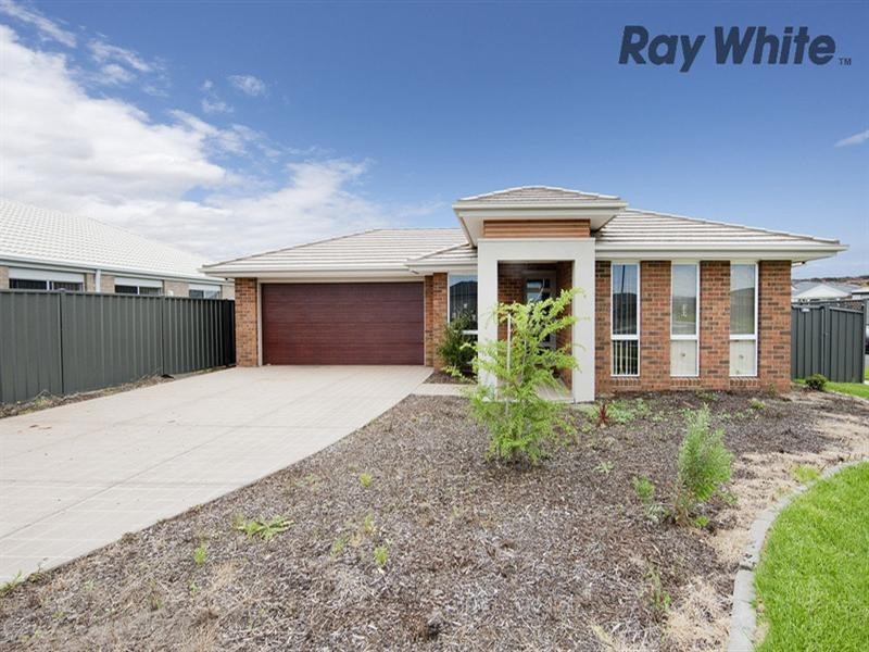 24 Pioneer Drive, Deer Park VIC 3023