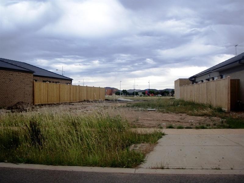 27 Fantail Crescent, Williams Landing VIC 3027