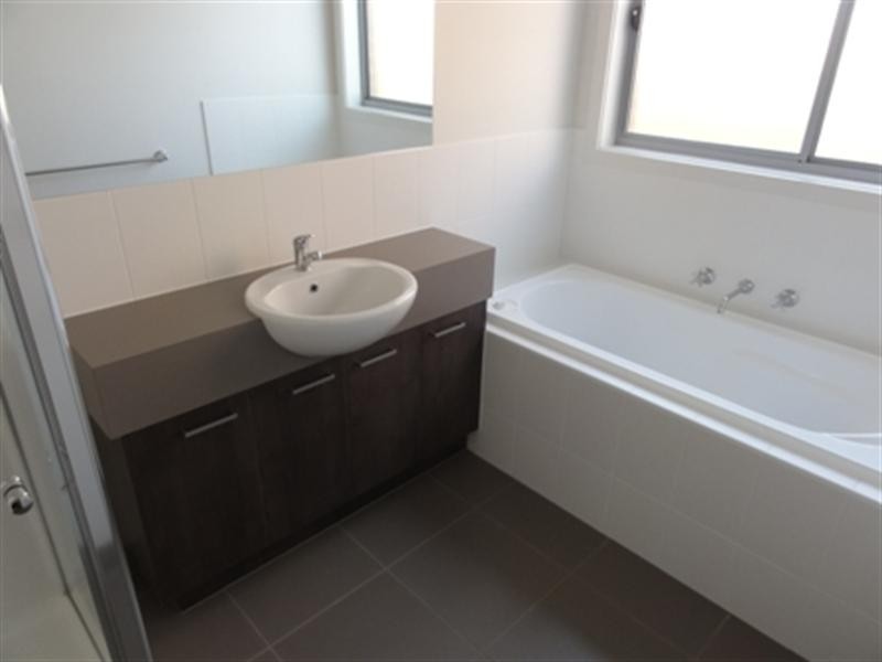 6 Stoneyfell Road, Point Cook VIC 3030