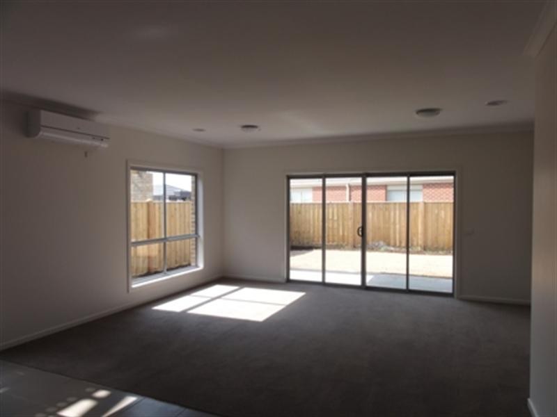 6 Stoneyfell Road, Point Cook VIC 3030