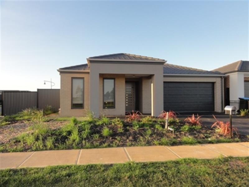 18 Eccles Vista, Point Cook VIC 3030