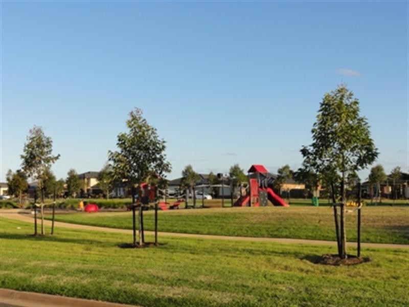 18 Eccles Vista, Point Cook VIC 3030