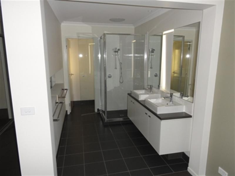 18 Eccles Vista, Point Cook VIC 3030