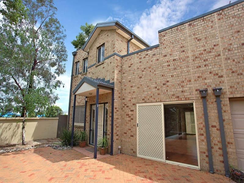 1/2 Lakeside Drive, Point Cook VIC 3030