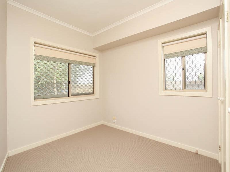 1/2 Lakeside Drive, Point Cook VIC 3030
