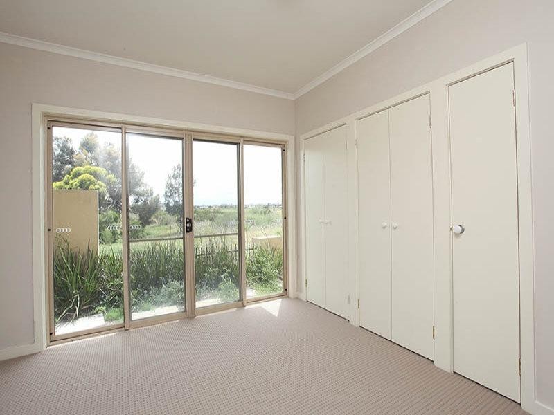 1/2 Lakeside Drive, Point Cook VIC 3030