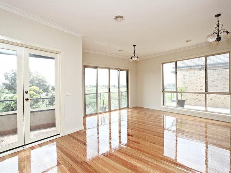 1/2 Lakeside Drive, Point Cook VIC 3030