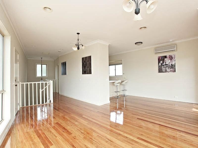 1/2 Lakeside Drive, Point Cook VIC 3030