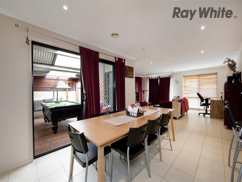 8 Keneally Drive, Point Cook VIC 3030