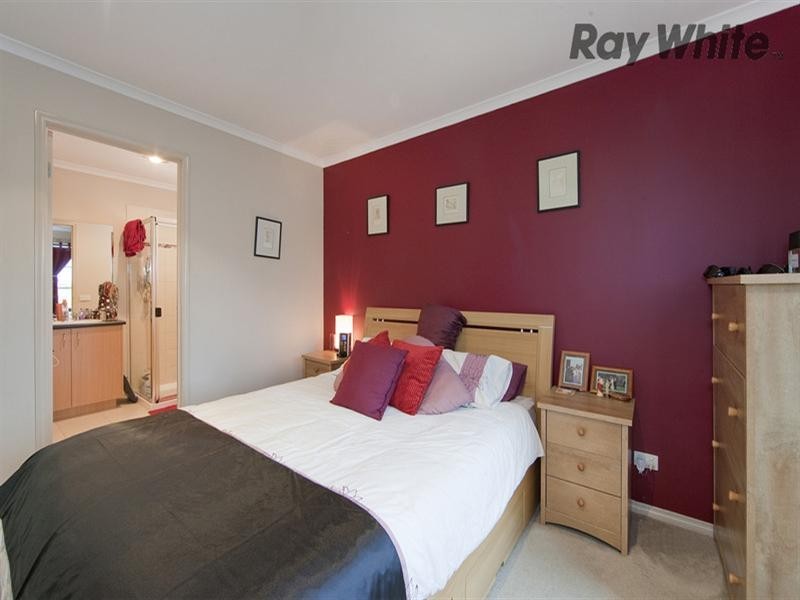 8 Keneally Drive, Point Cook VIC 3030