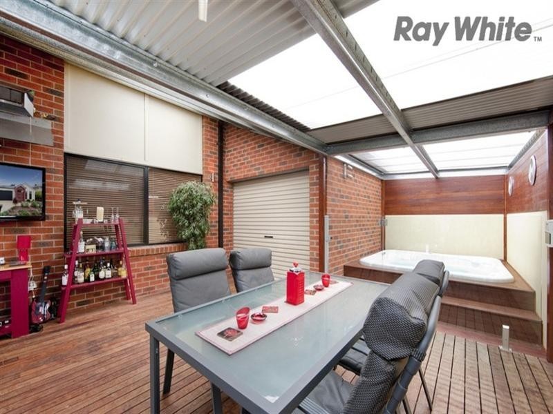 8 Keneally Drive, Point Cook VIC 3030