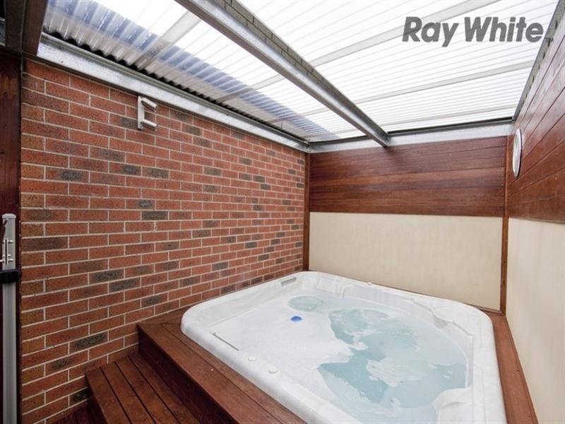 8 Keneally Drive, Point Cook VIC 3030