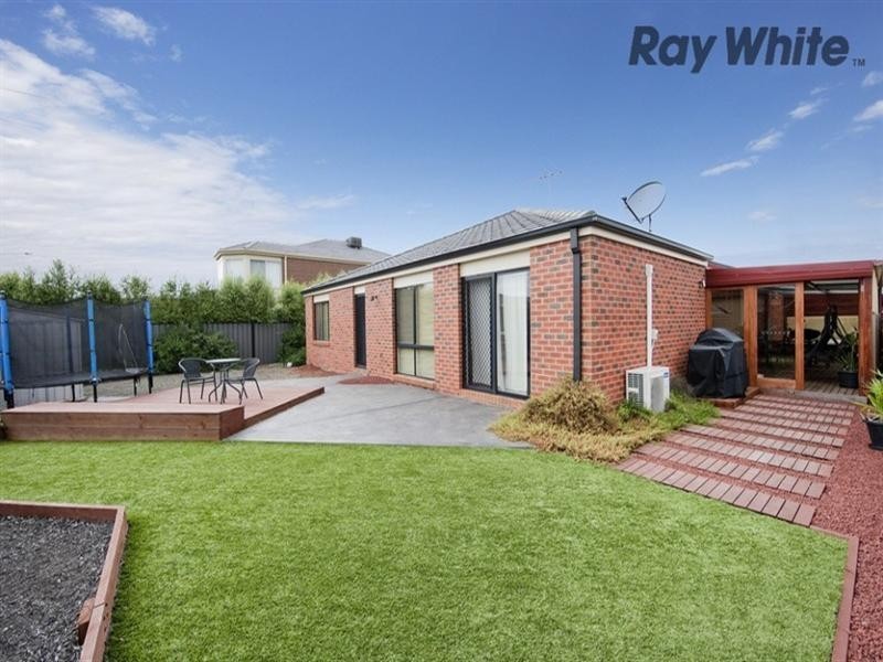 8 Keneally Drive, Point Cook VIC 3030