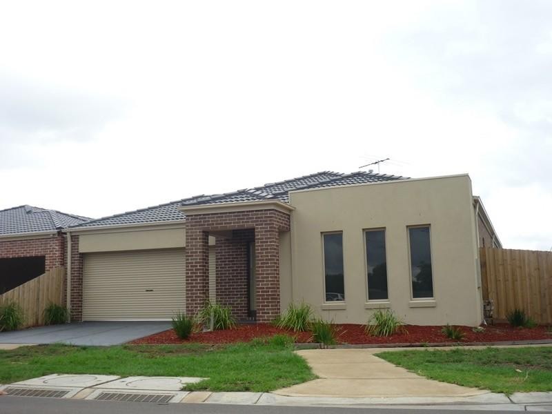 4 Bronson Circuit, Hoppers Crossing VIC 3029