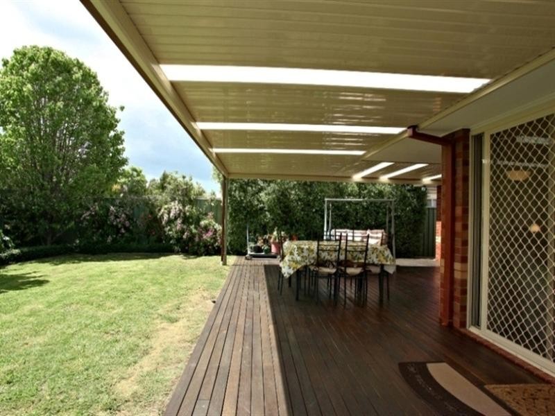 18 Dalkeith Drive, Point Cook VIC 3030