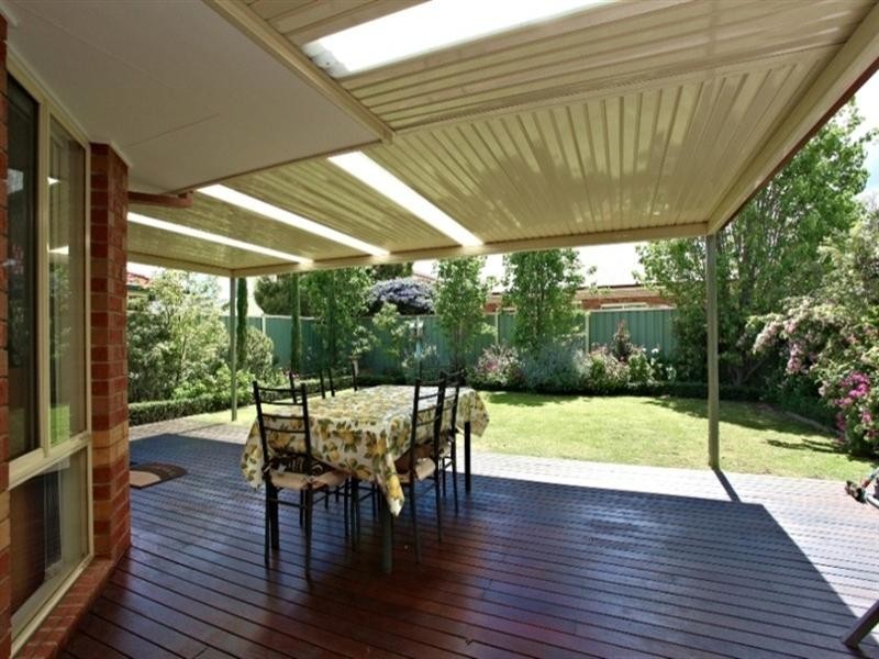 18 Dalkeith Drive, Point Cook VIC 3030