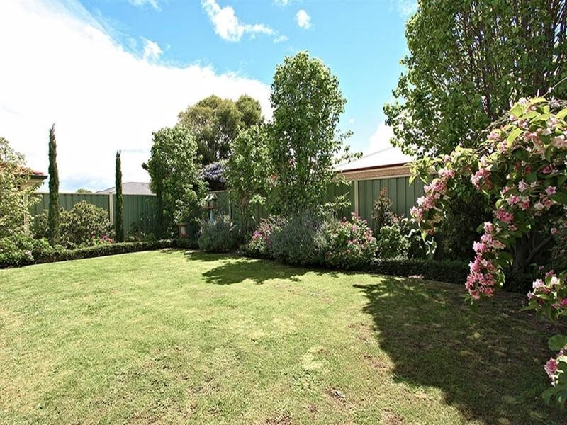 18 Dalkeith Drive, Point Cook VIC 3030