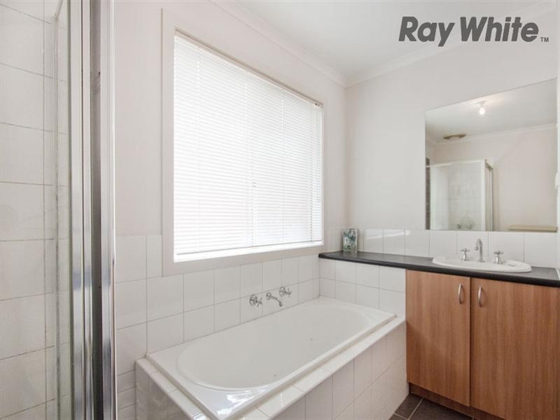 1 Brae Grove, Point Cook VIC 3030