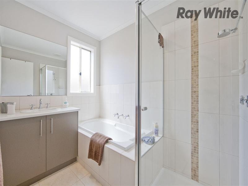 2/14 Stable Drive, Truganina VIC 3029