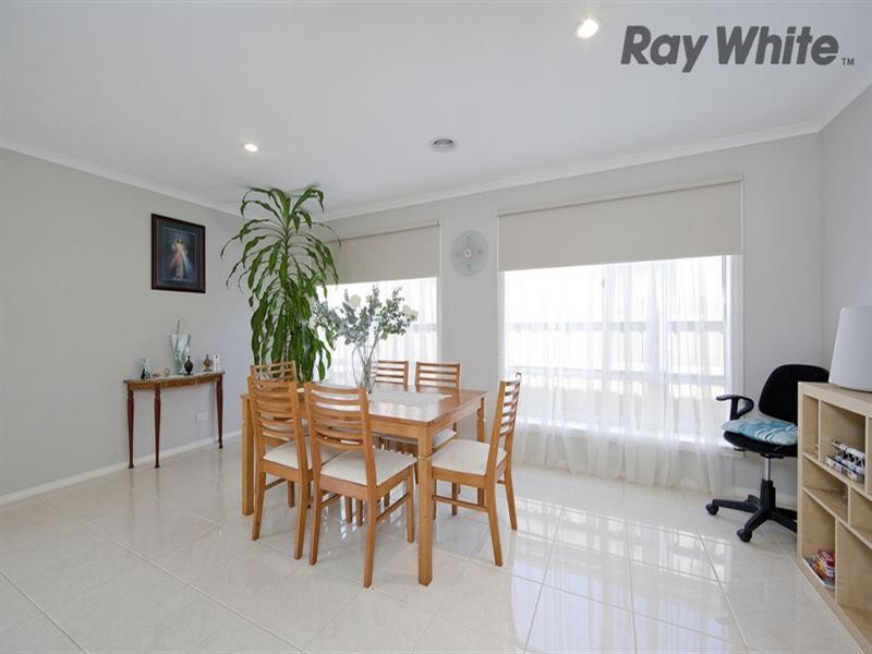 2/14 Stable Drive, Truganina VIC 3029