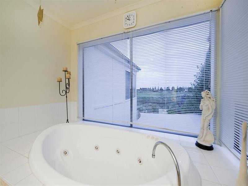 16 Sandlewood Lane, Point Cook VIC 3030