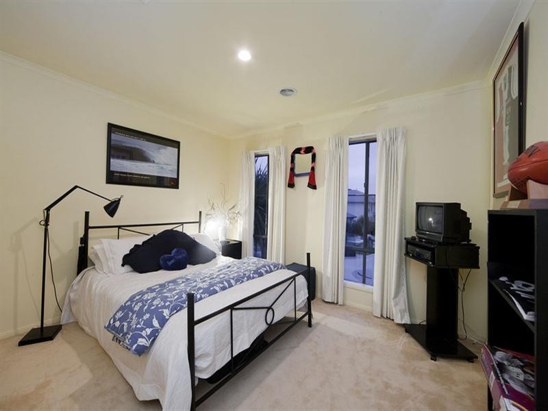 16 Sandlewood Lane, Point Cook VIC 3030