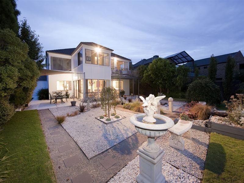 16 Sandlewood Lane, Point Cook VIC 3030