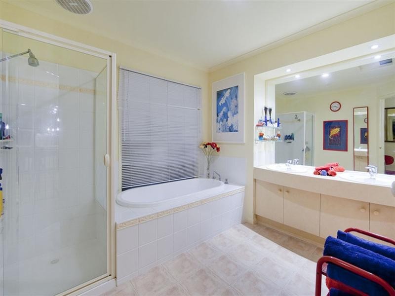 16 Sandlewood Lane, Point Cook VIC 3030