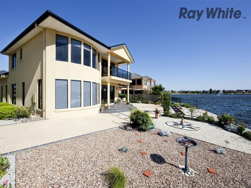 2 Beachcomber Place, Point Cook VIC 3030