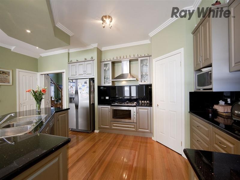 2 Beachcomber Place, Point Cook VIC 3030