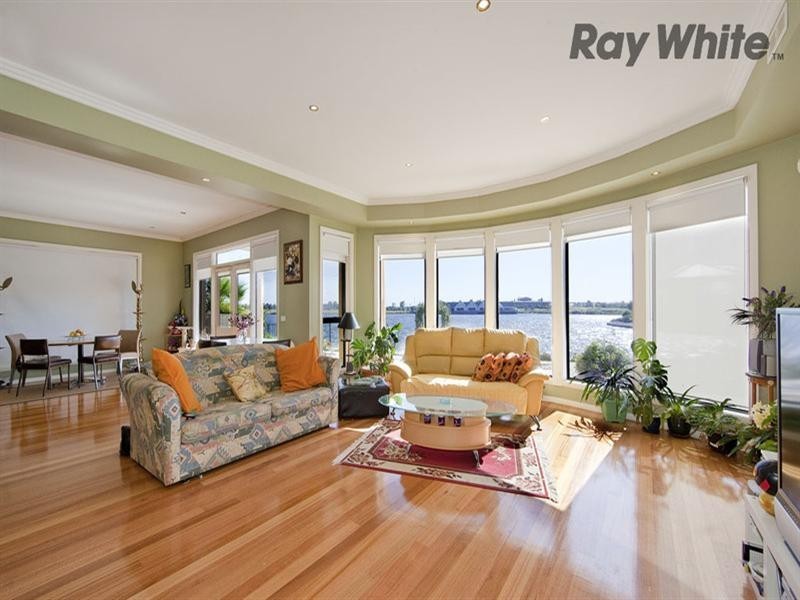 2 Beachcomber Place, Point Cook VIC 3030