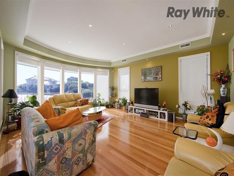 2 Beachcomber Place, Point Cook VIC 3030