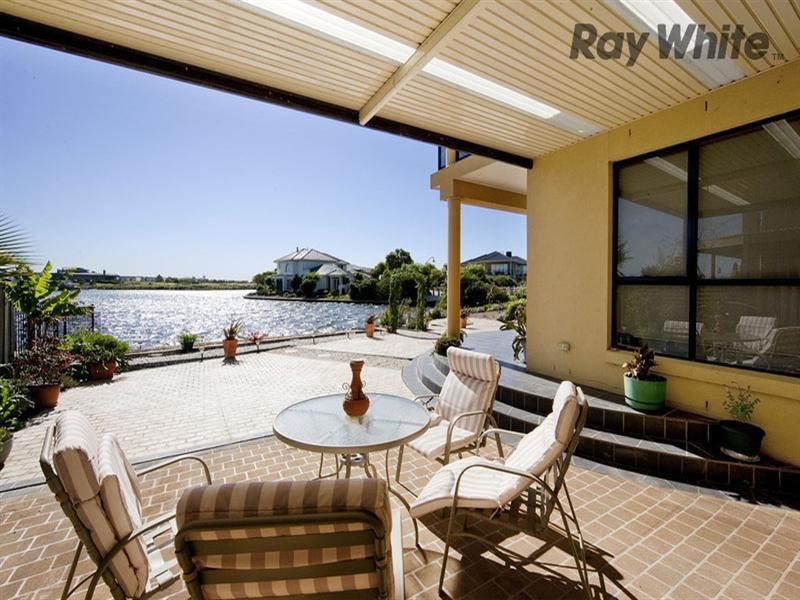 2 Beachcomber Place, Point Cook VIC 3030