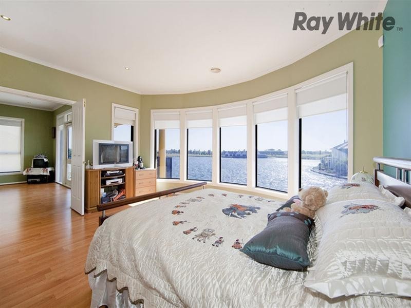 2 Beachcomber Place, Point Cook VIC 3030