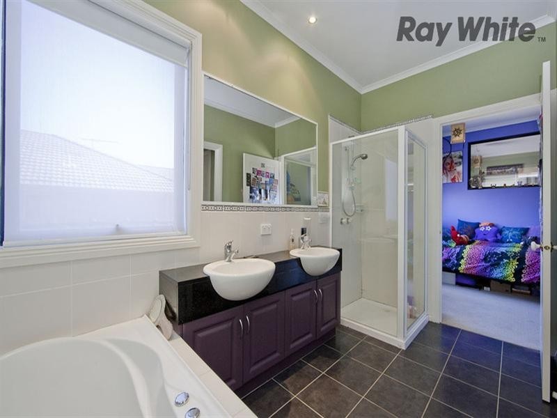 2 Beachcomber Place, Point Cook VIC 3030