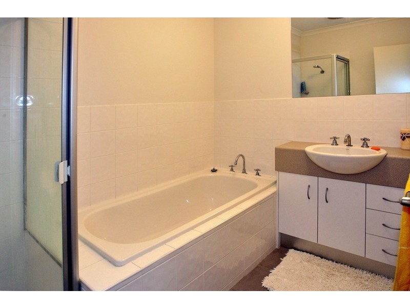 14/14 Mickleton Grove, Point Cook VIC 3030