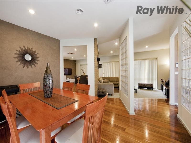 6 Davis Court, Altona Meadows VIC 3028