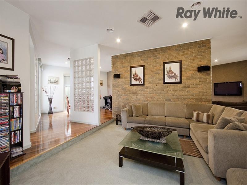 6 Davis Court, Altona Meadows VIC 3028