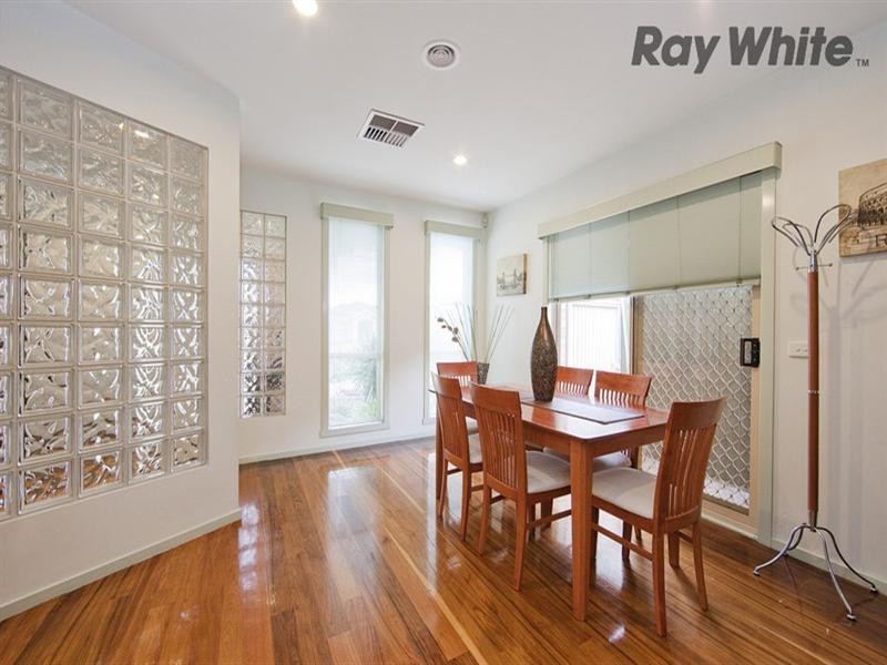 6 Davis Court, Altona Meadows VIC 3028