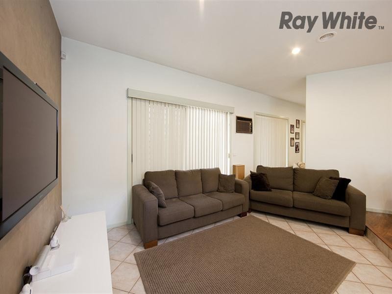 6 Davis Court, Altona Meadows VIC 3028