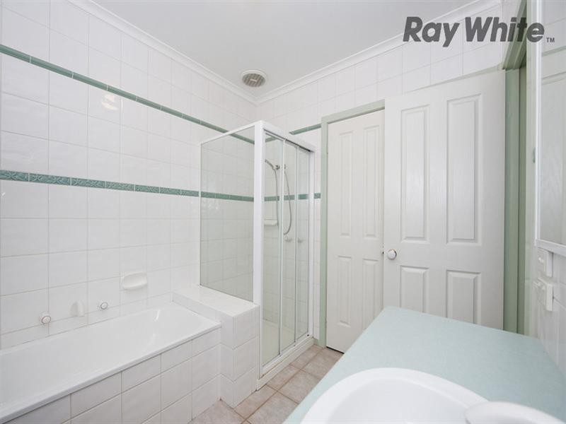 6 Davis Court, Altona Meadows VIC 3028