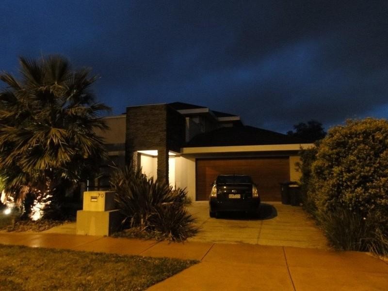 70 Sanctuary Lakes South Boulevard, Point Cook VIC 3030