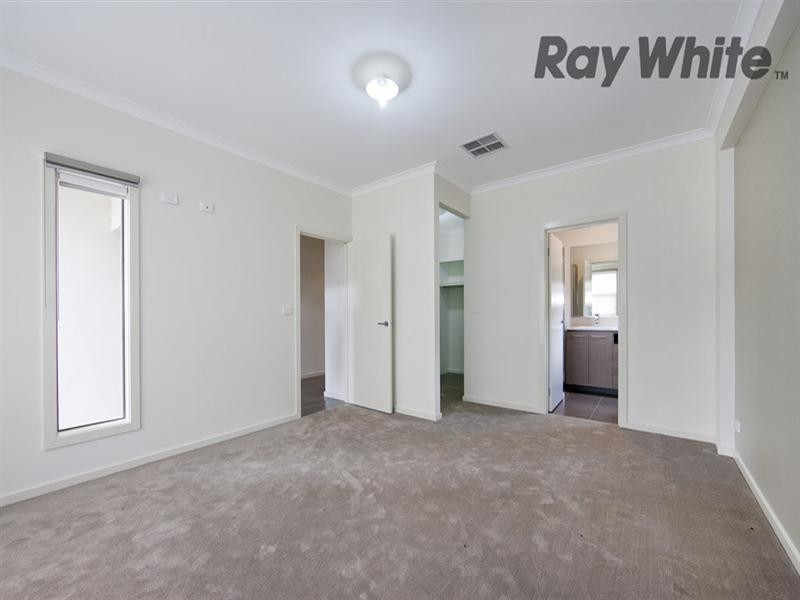 25 Boathaven Road, Point Cook VIC 3030