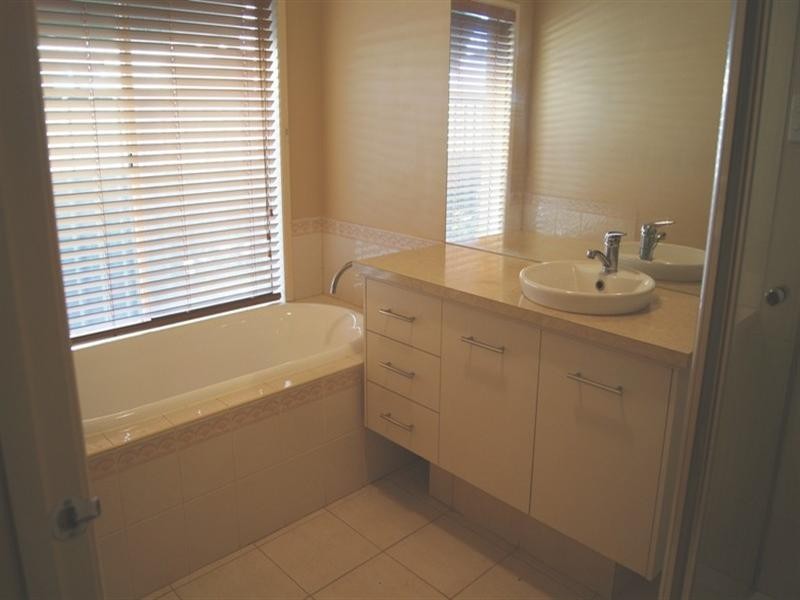 15 Gilmore Grove, Point Cook VIC 3030