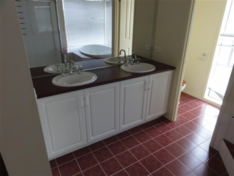 17 CONTESSA Court, Point Cook VIC 3030